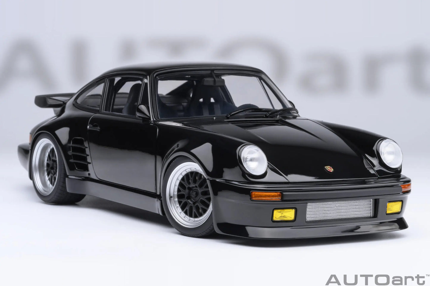 AUTOART 1/18 PORSCHE 911 (930) Turbo Car Model