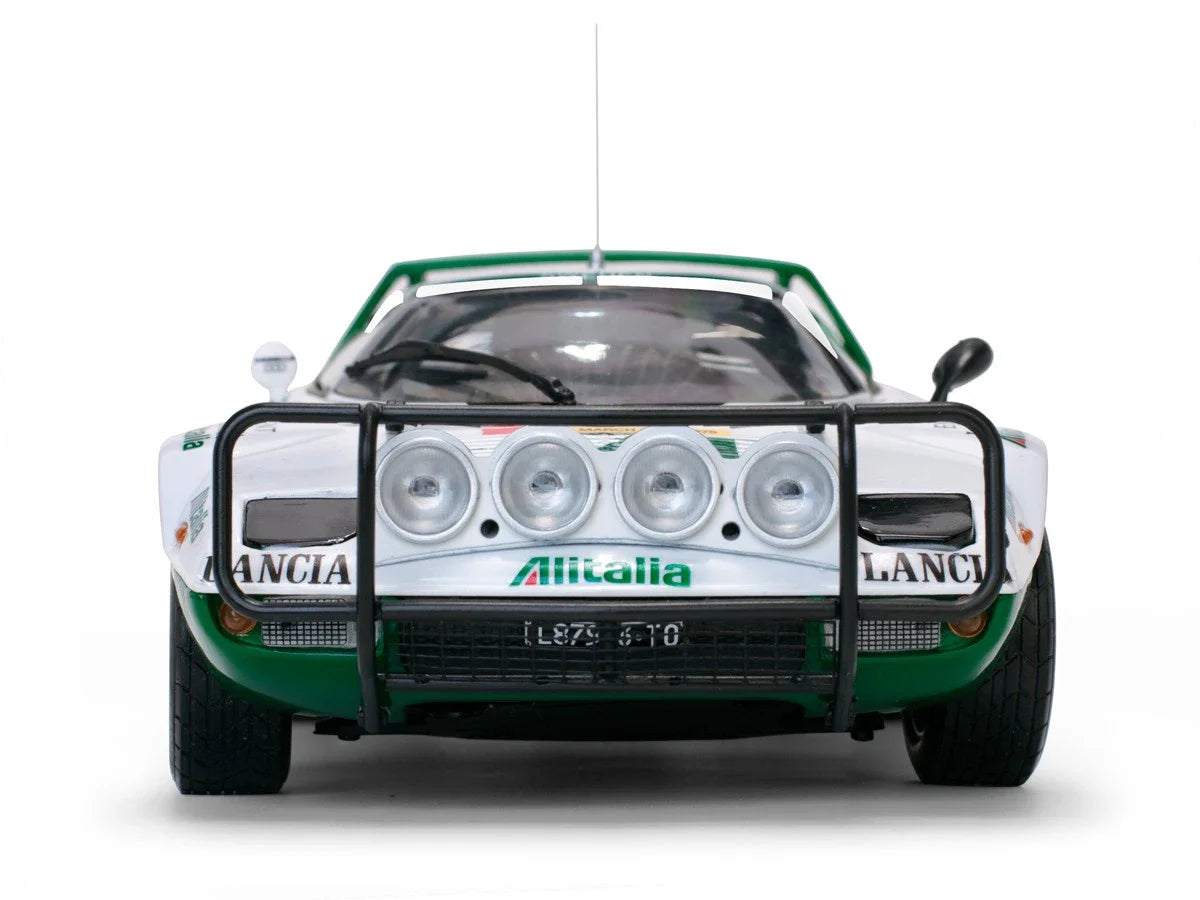 WELLY 1/18 Lancia Stratos HF #8 1975 Rally Car Model