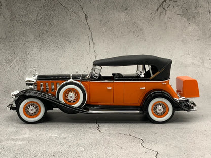 Auto World 1/18 V16 Sport Phaeton 1932 Vintage Car Model
