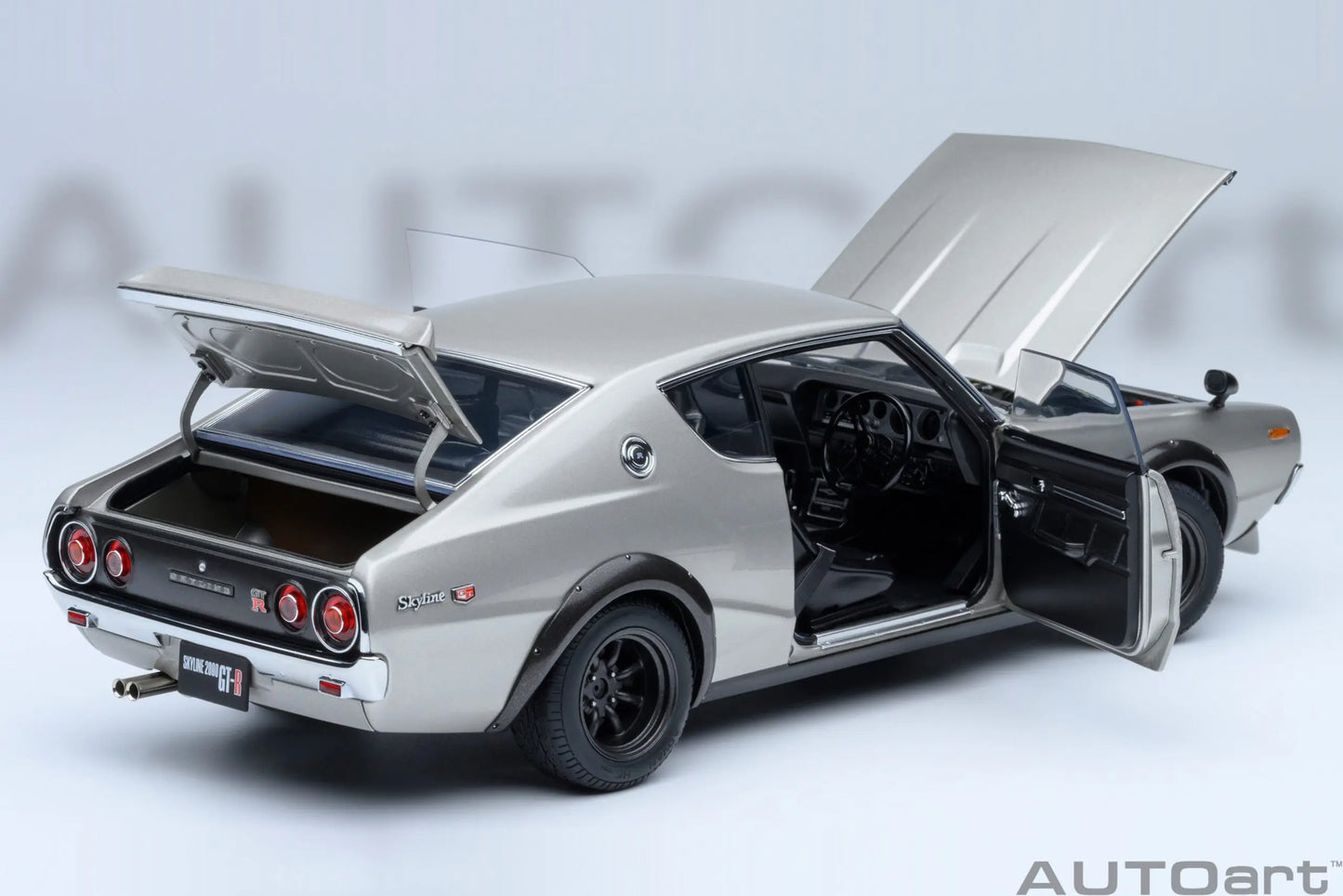 NISSAN SKYLINE 2000 GT-R (KPGC110) TUNED VERSION RS WATANABE WHEEL AUTOart 1/18 Static display model gift collection