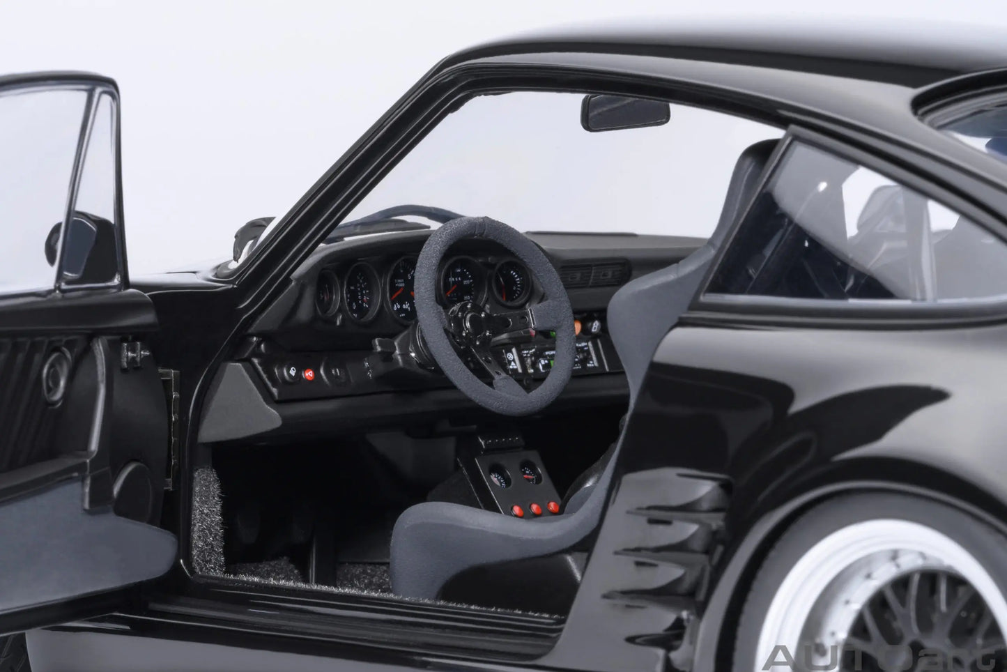 AUTOART 1/18 PORSCHE 911 (930) Turbo Car Model