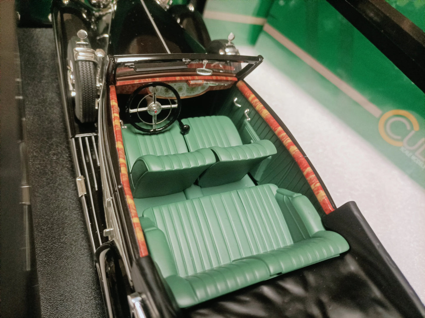 Cult 1:18 540K B 1936 Vintage Car Simulation Limited Edition Resin Metal Static Car Model Toy Gift