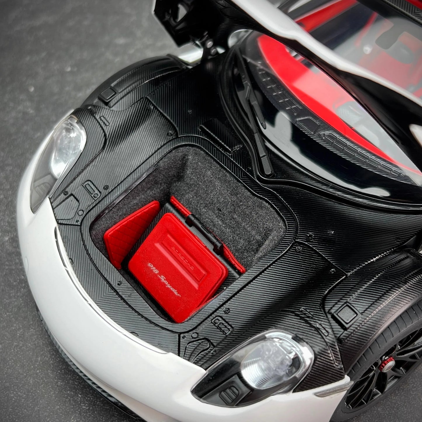 AUTOART car model simulation 1/18 Porsche 918 Car Model alloy room ornament display cars model boy collection christmas gift