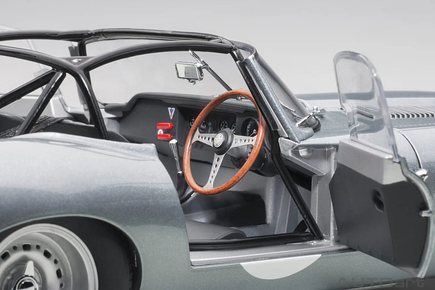 AUTOART  1:18  Jaguar Lightweight E-Type  Car model  Send to a friend Holiday gift Model collection