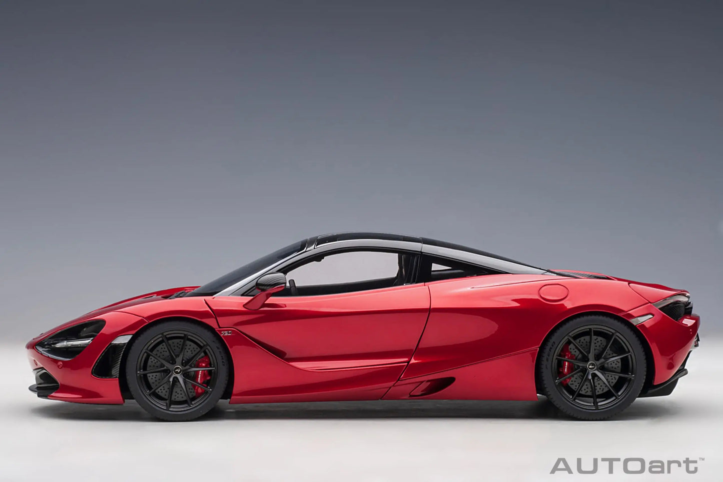 AUTOart 1:18 scale for McLaren 720S  Sports car model static display pieces holiday gift collection