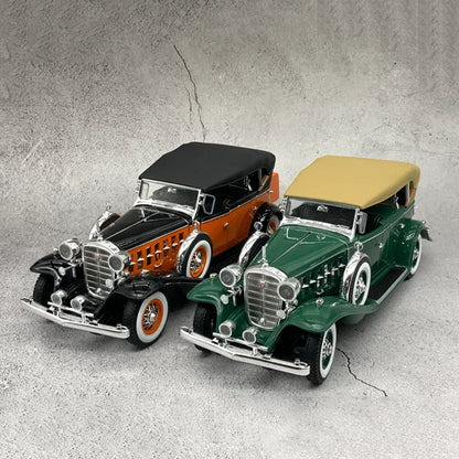Auto World 1/18 V16 Sport Phaeton 1932 Vintage Car Model