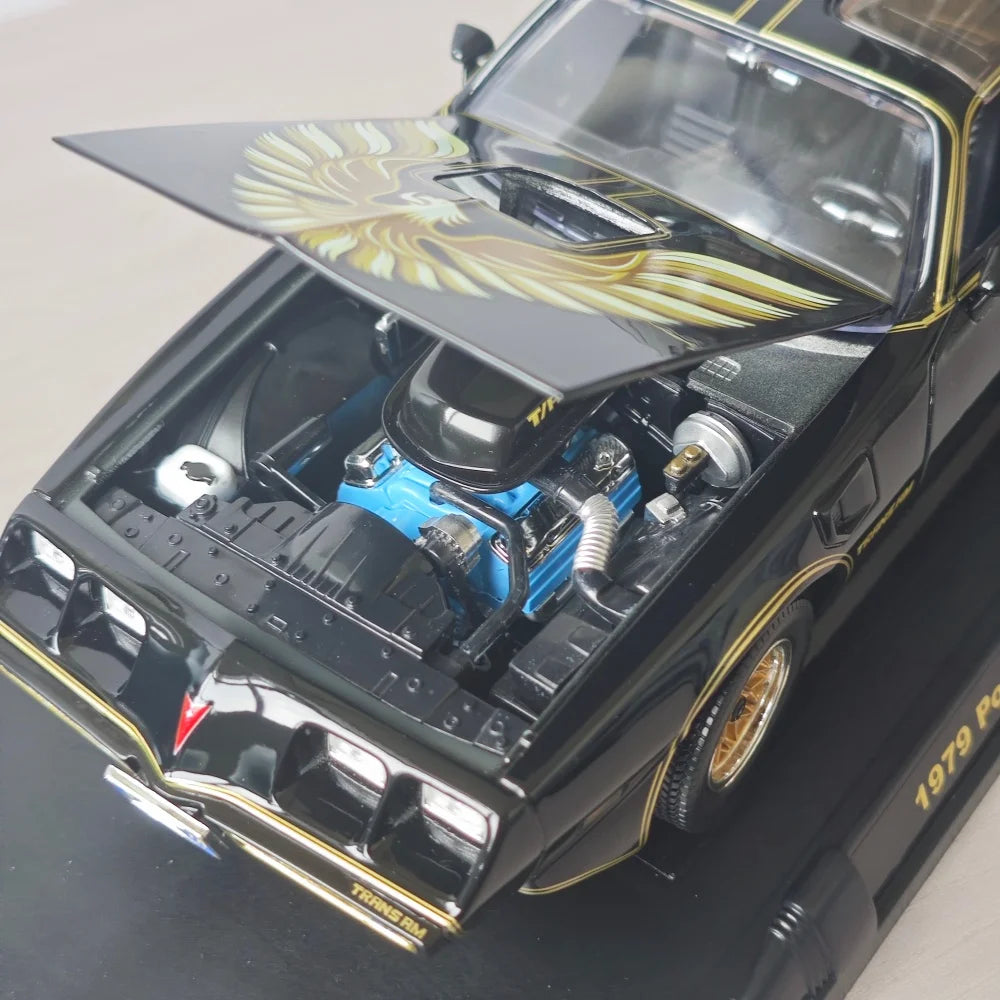 Die-cast 1:18 Scale 1979 Pontiac Firebird Tram Simulation Alloy Static Car Model Gift Toy Ornament Birthday Gift Home Decoration