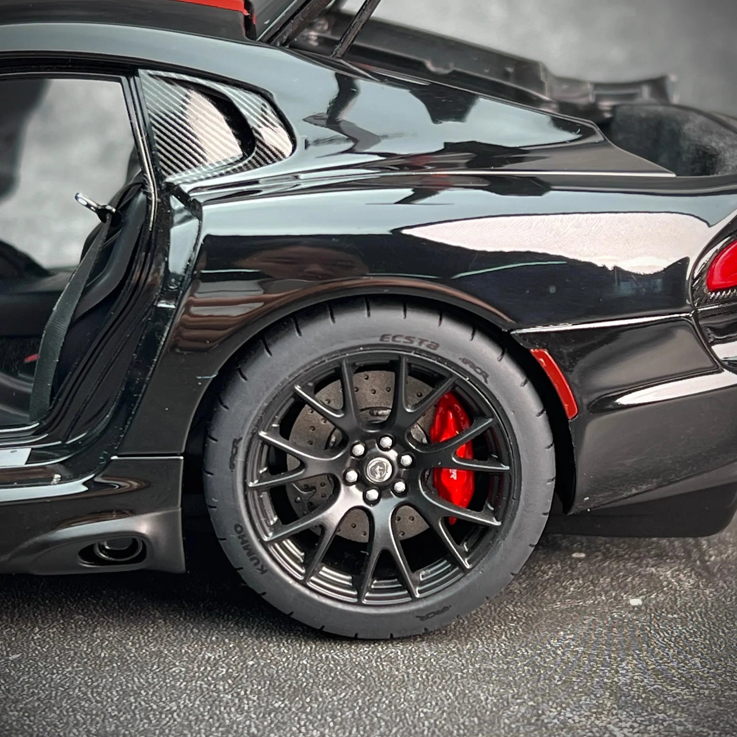 AUTOART New 1/18 scale DODGE VIPER ACR 2017 car model Static display Collection Holiday gift