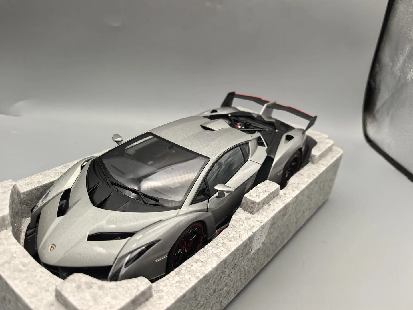 Autoart 1:18 VENENO Gray Simulation Limited Edition All Open Alloy Metal Static Car Model Toy Gift