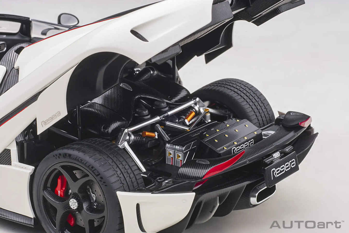 AUTOart model 1/18 Scale New  Koenigsegg Regera car model Static Decorative Items Holiday Gift Collection