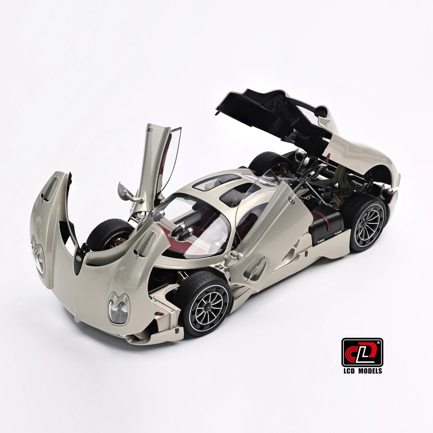 Pre-sale for shipment in 2026： LCD diecast model 1/18 scale Pagani Utopia static display festive gift collection
