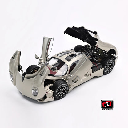 Pre-sale for shipment in 2026： LCD diecast model 1/18 scale Pagani Utopia static display festive gift collection