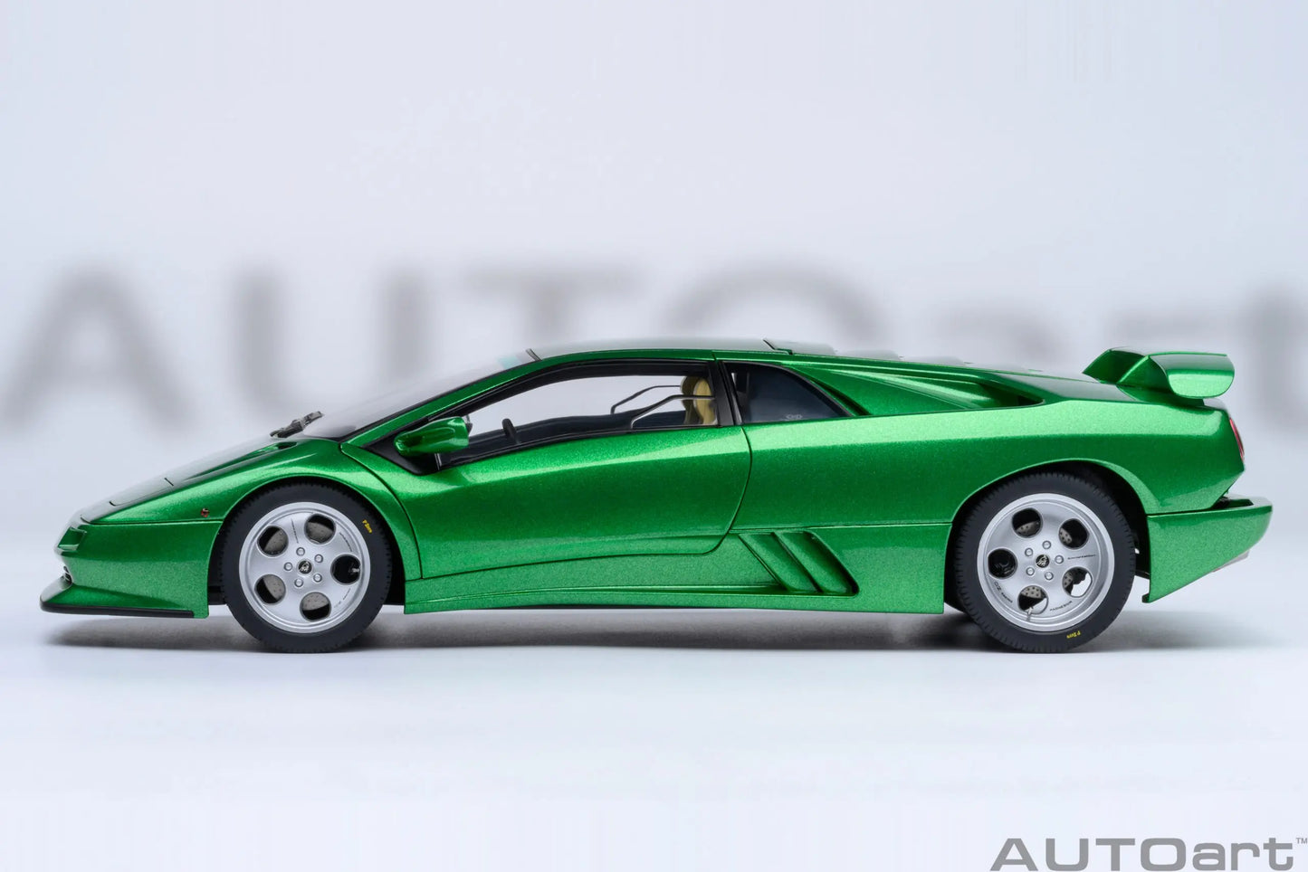 AUTOART 1:18  Diablo SE30 Jota Static Display Model - Collector's Gift Edition Holiday gift
