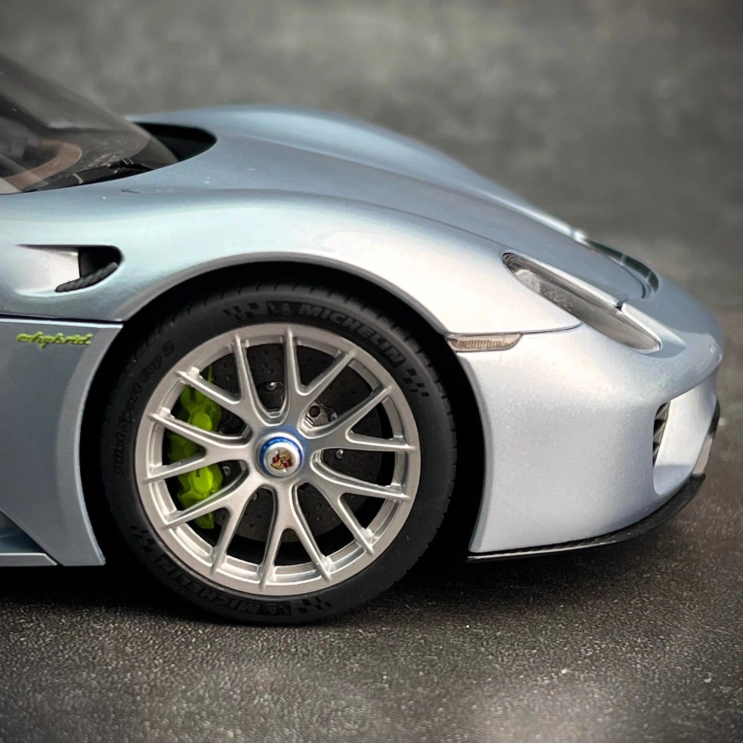 AUTOART car model simulation 1/18 Porsche 918 Car Model alloy room ornament display cars model boy collection christmas gift