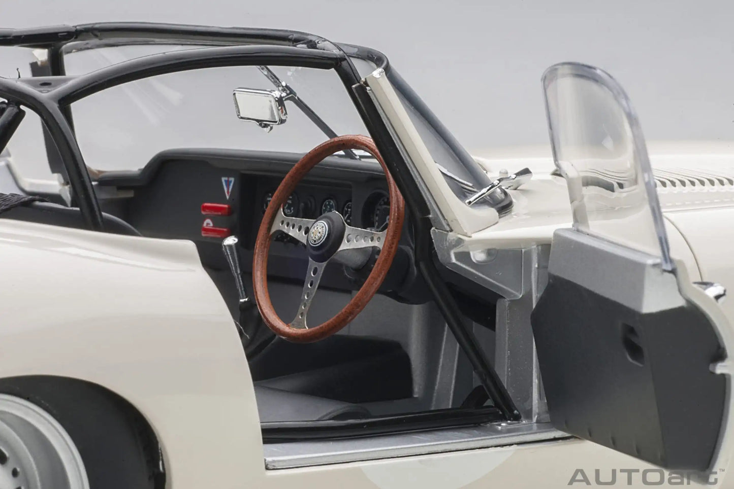 AUTOART  1:18  Jaguar Lightweight E-Type  Car model  Send to a friend Holiday gift Model collection