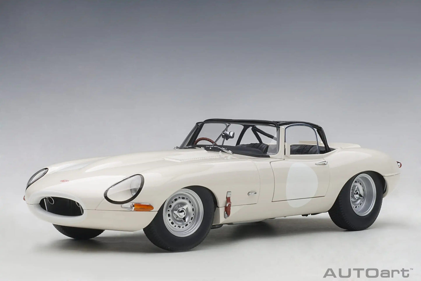 AUTOART  1:18  Jaguar Lightweight E-Type  Car model  Send to a friend Holiday gift Model collection