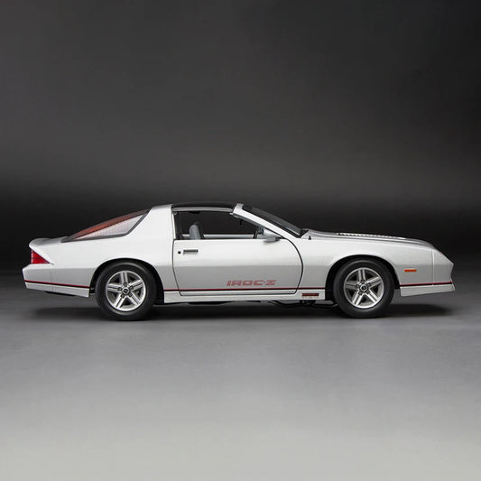 SunStar 1:18 Scale 1985 Chevrolet Camaro IROC Simulation Alloy Car Model Static Display Collectible Toy Gift Souvenir Decoration