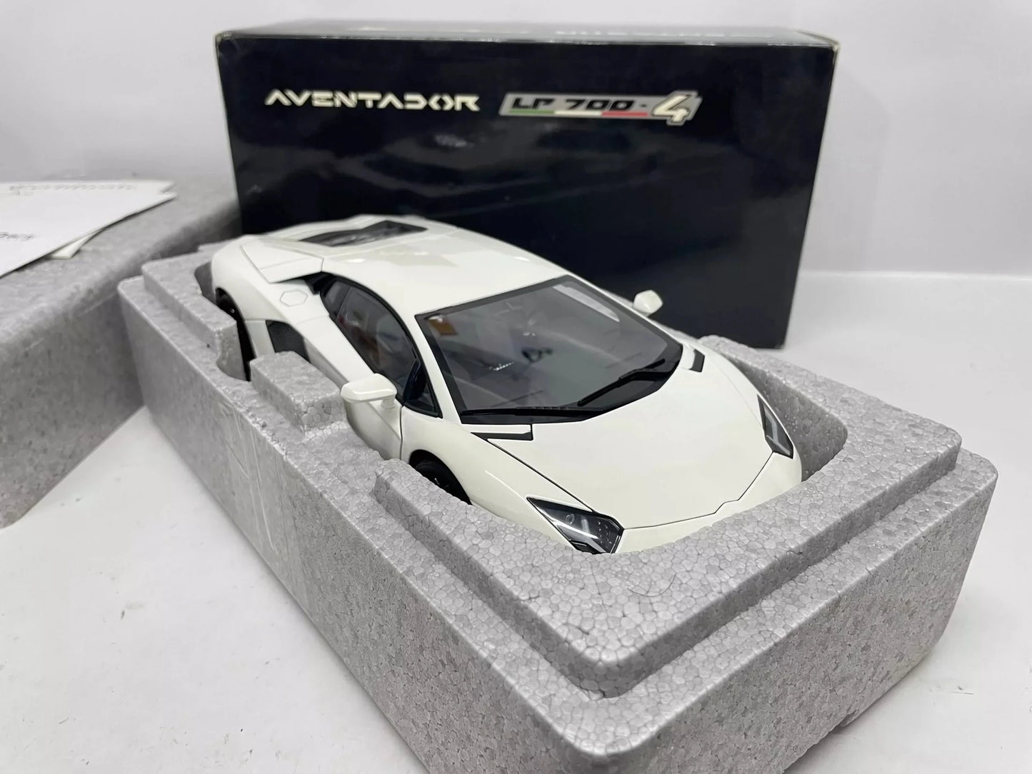 Autoart 1:18 Aventador LP700-4 White Simulation Limited Edition All Open Alloy Metal Static Car Model Toy Gift