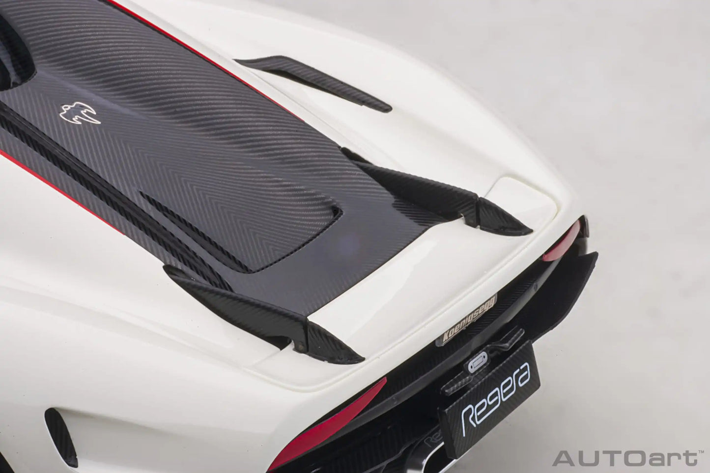 AUTOart model 1/18 Scale New  Koenigsegg Regera car model Static Decorative Items Holiday Gift Collection