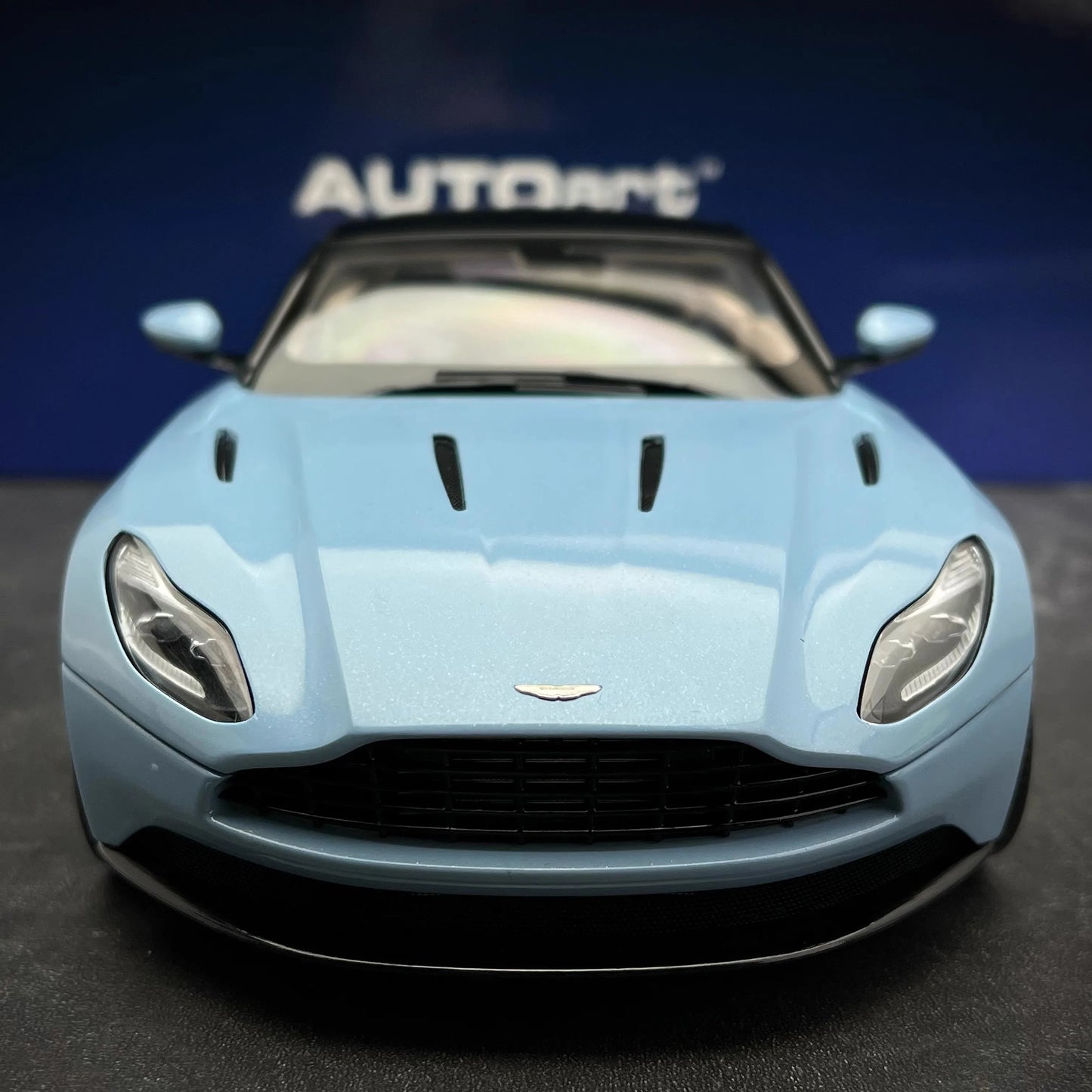AUTOART New model 1/18 scale Aston Martin DB11  Sports car model Static display Collection Holiday gift