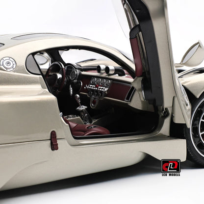 Pre-sale for shipment in 2026： LCD diecast model 1/18 scale Pagani Utopia static display festive gift collection