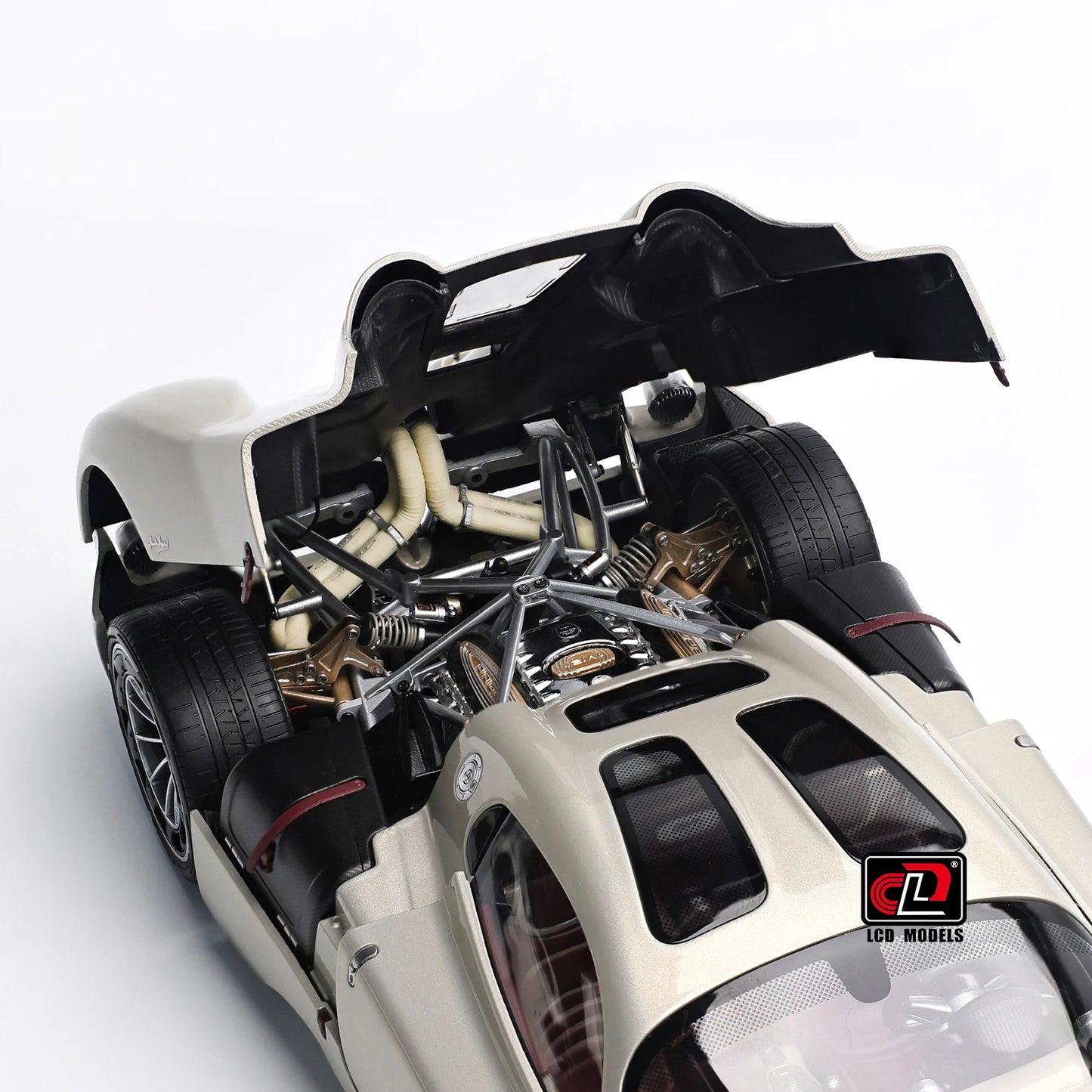 Pre-sale for shipment in 2026： LCD diecast model 1/18 scale Pagani Utopia static display festive gift collection