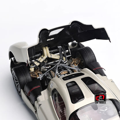 Pre-sale for shipment in 2026： LCD diecast model 1/18 scale Pagani Utopia static display festive gift collection