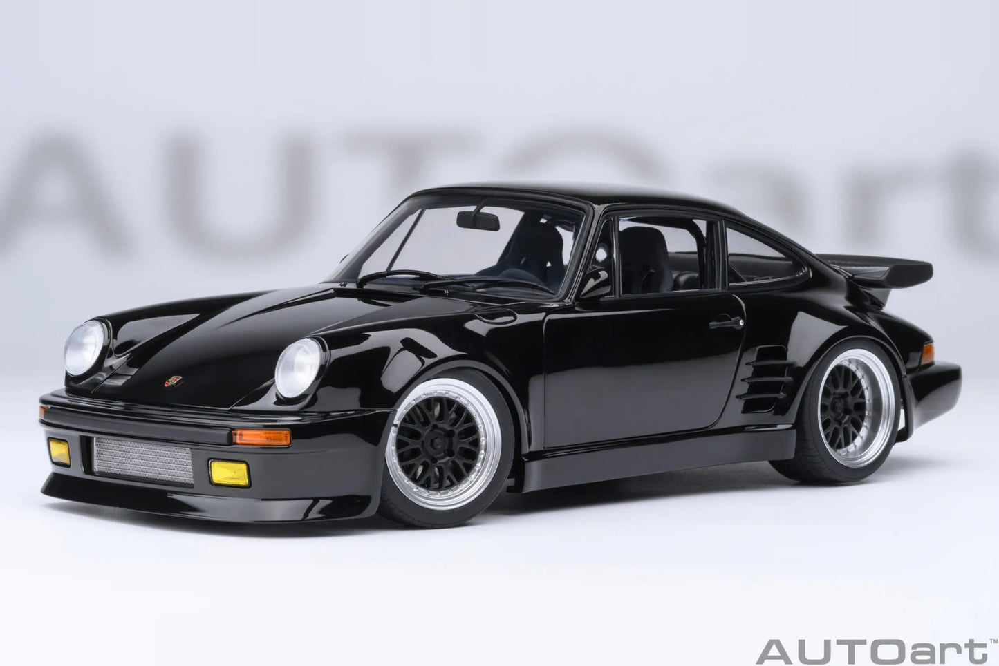 AUTOART 1/18 PORSCHE 911 (930) Turbo Car Model
