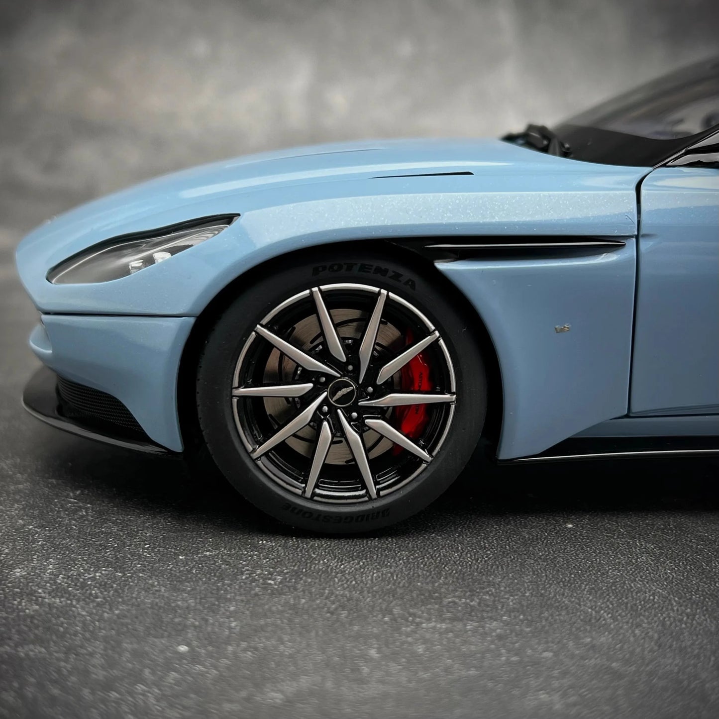 AUTOART New model 1/18 scale Aston Martin DB11  Sports car model Static display Collection Holiday gift