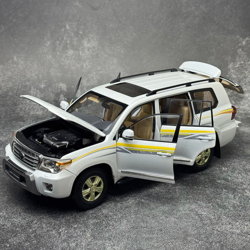 Car diecast model 1/18 LAND CRUISER 200 Green model static display holiday gift collection