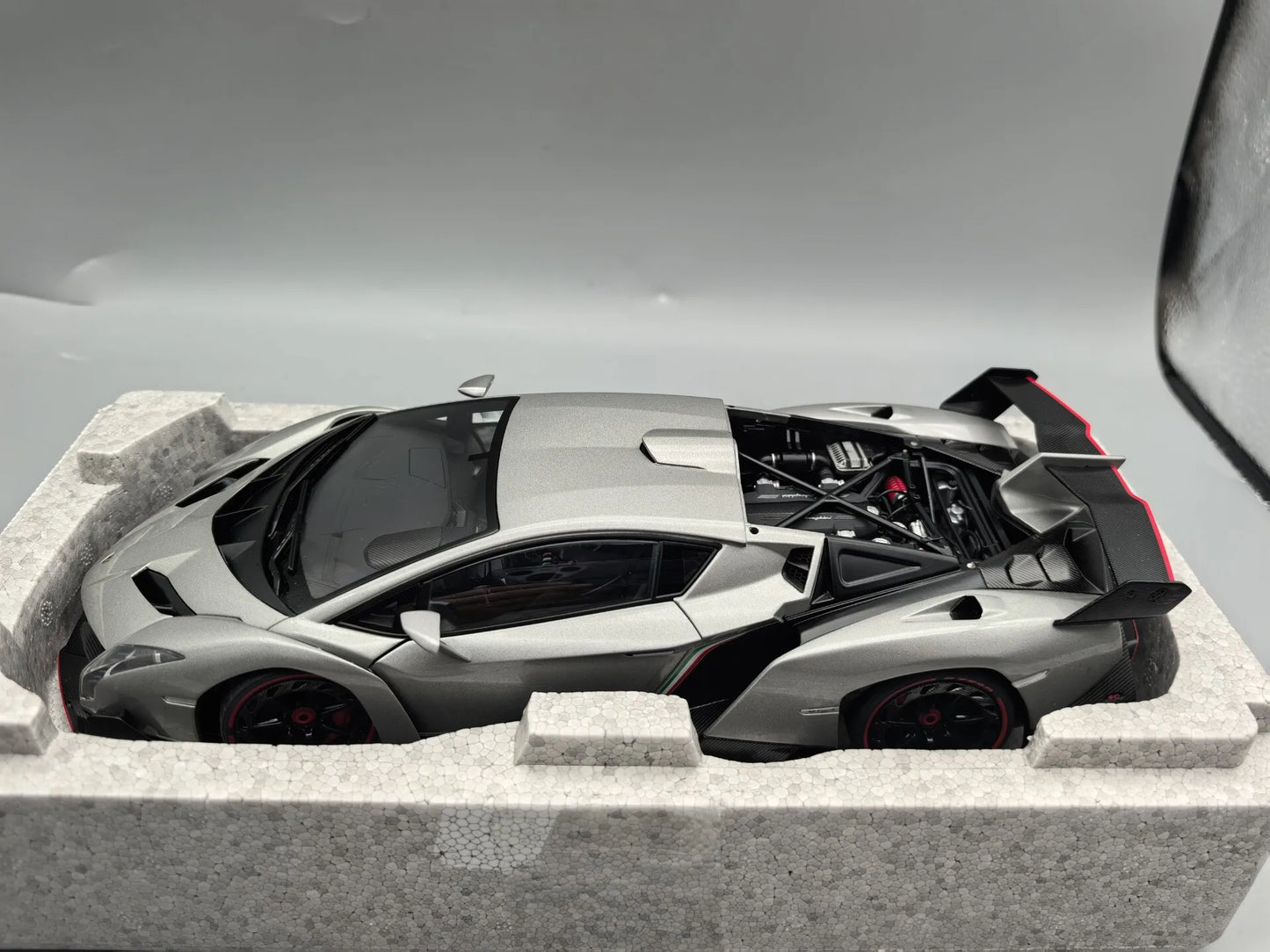 Autoart 1:18 VENENO Gray Simulation Limited Edition All Open Alloy Metal Static Car Model Toy Gift