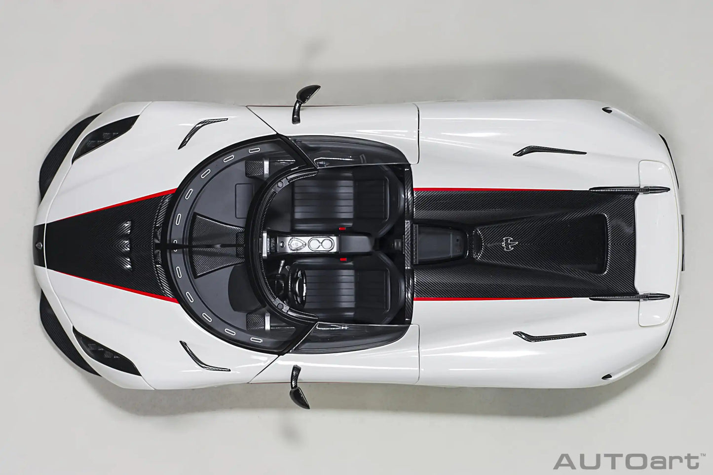 AUTOart model 1/18 Scale New  Koenigsegg Regera car model Static Decorative Items Holiday Gift Collection
