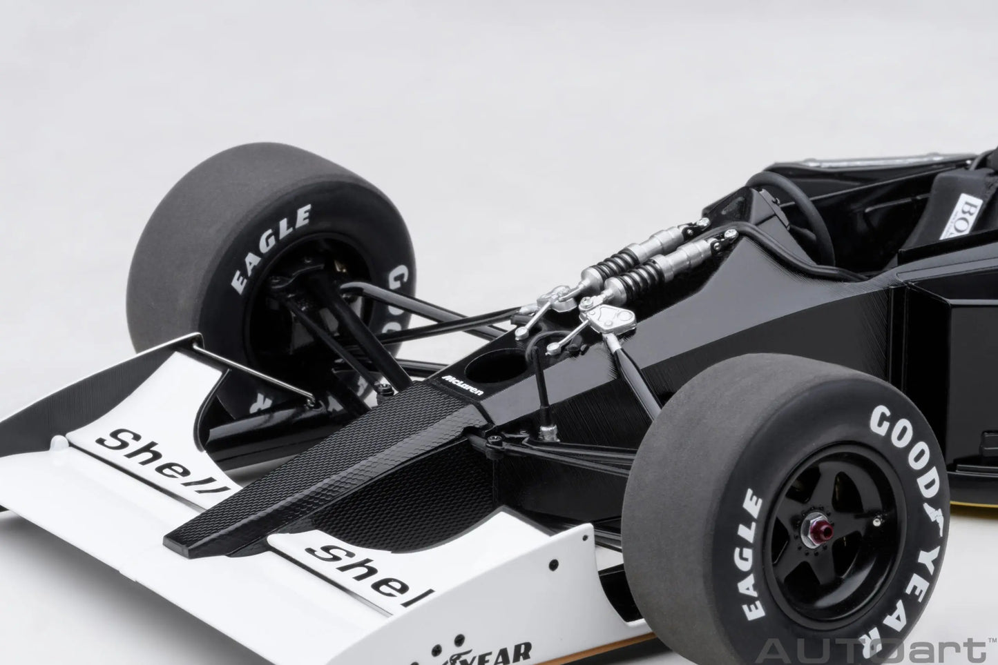 AUTOART New 1/18  Honda MP4/6 1991 #1 (with McLaren logo)  Car model  Send to a friend  Personal collection Static ornament