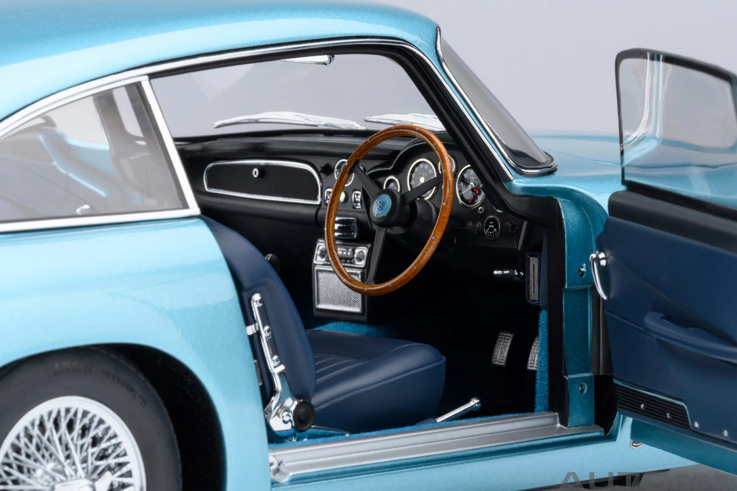 Autoart 1/18 ASTON MARTIN DB5  ABS 007/Goldfinger Bond , door full open sports car model static decoration collection