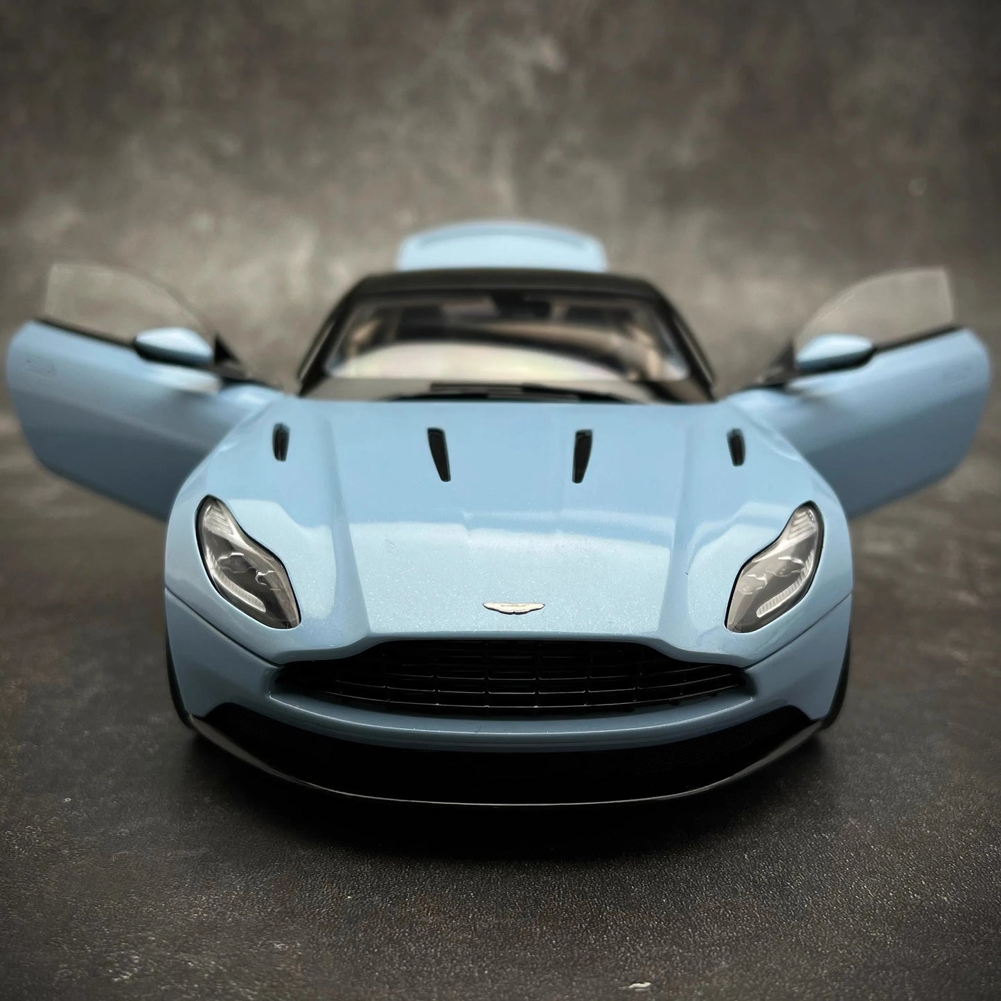 AUTOART New model 1/18 scale Aston Martin DB11  Sports car model Static display Collection Holiday gift