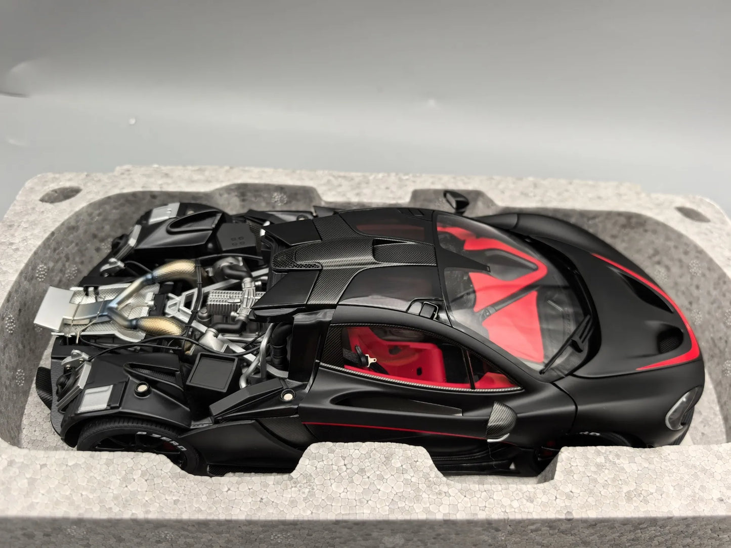 Autoart 1:18 P1 Black Red Simulation Limited Edition All Open Alloy Metal Static Car Model Toy Gift