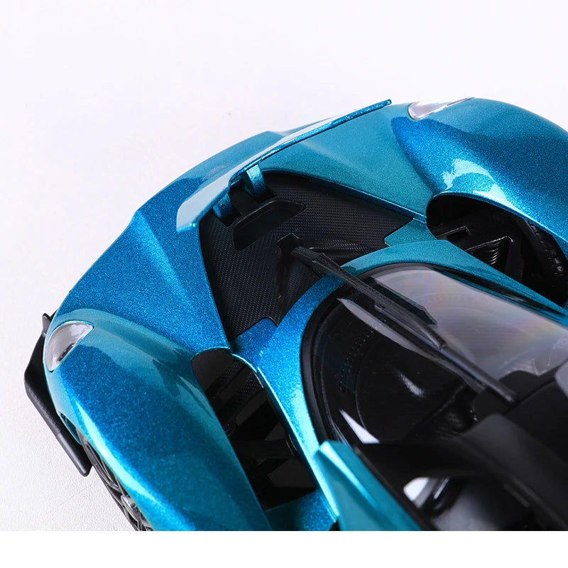 Maisto 1:18 2022 Valkyrie Green/Silver Alloy Model Car