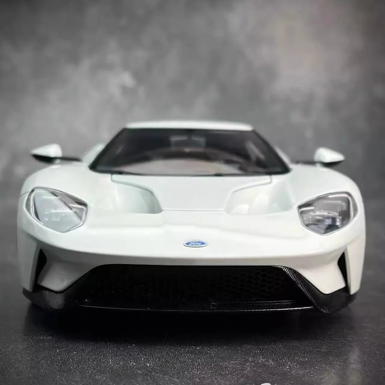 AUTOART 1:18 scale Ford GT ABS material Full Open car model Static Display Holiday gift collection Sports car model