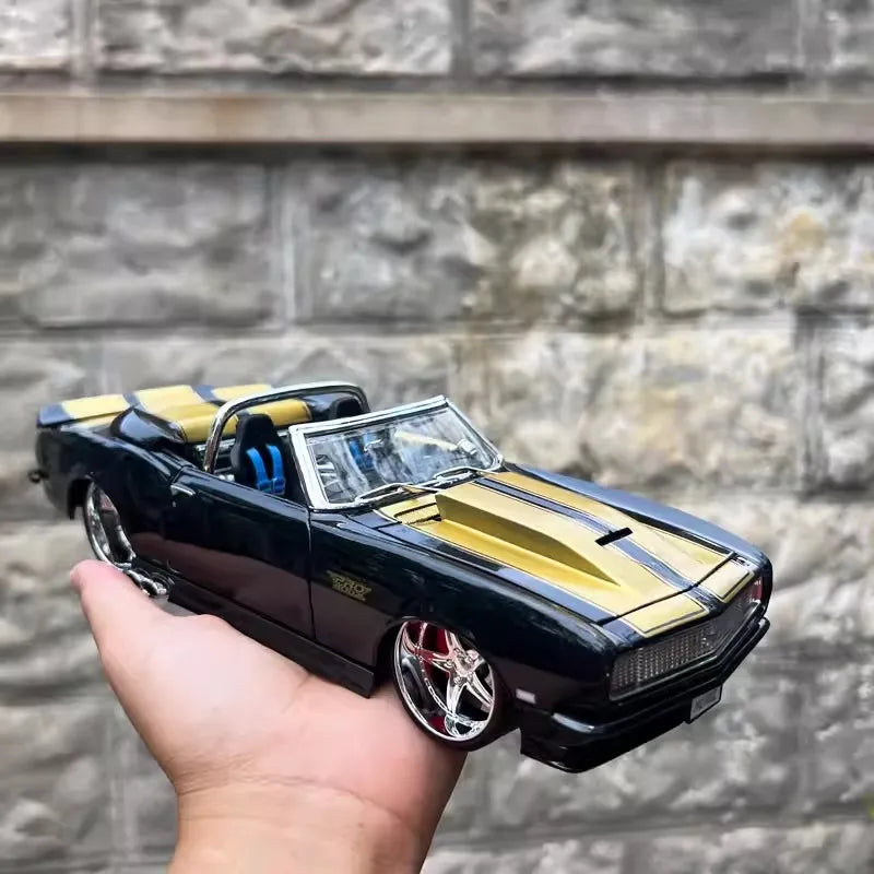 GM Chevrolet 1:18 Camaro 1968-2016 Diecast Model for Collections Display and Gift