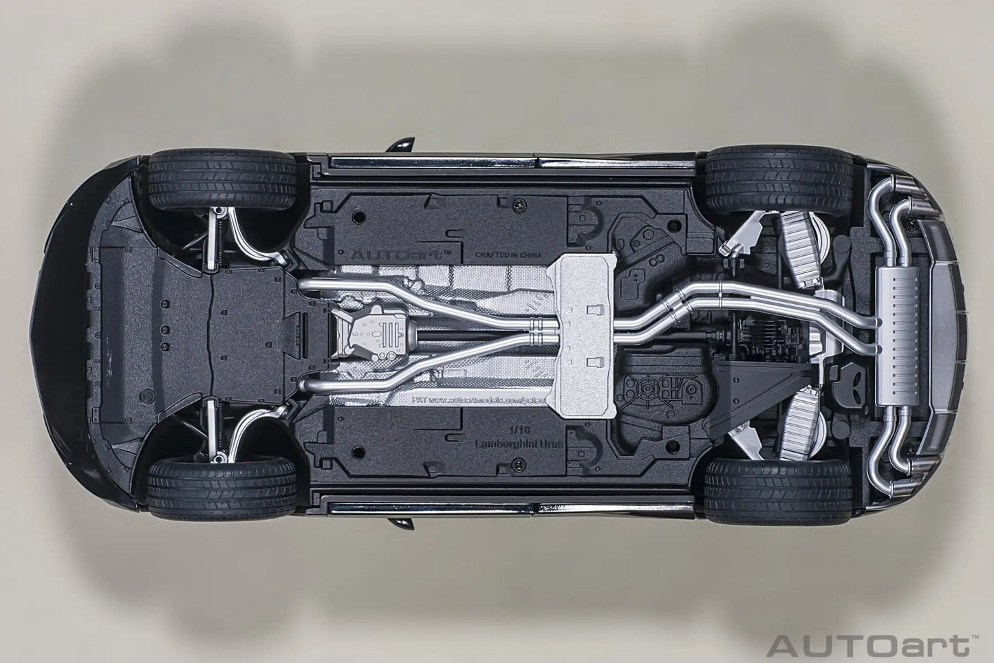 AUTOART New model 1/18 scale LAMBORGHINI URUS   car model Static display Collection Holiday gift