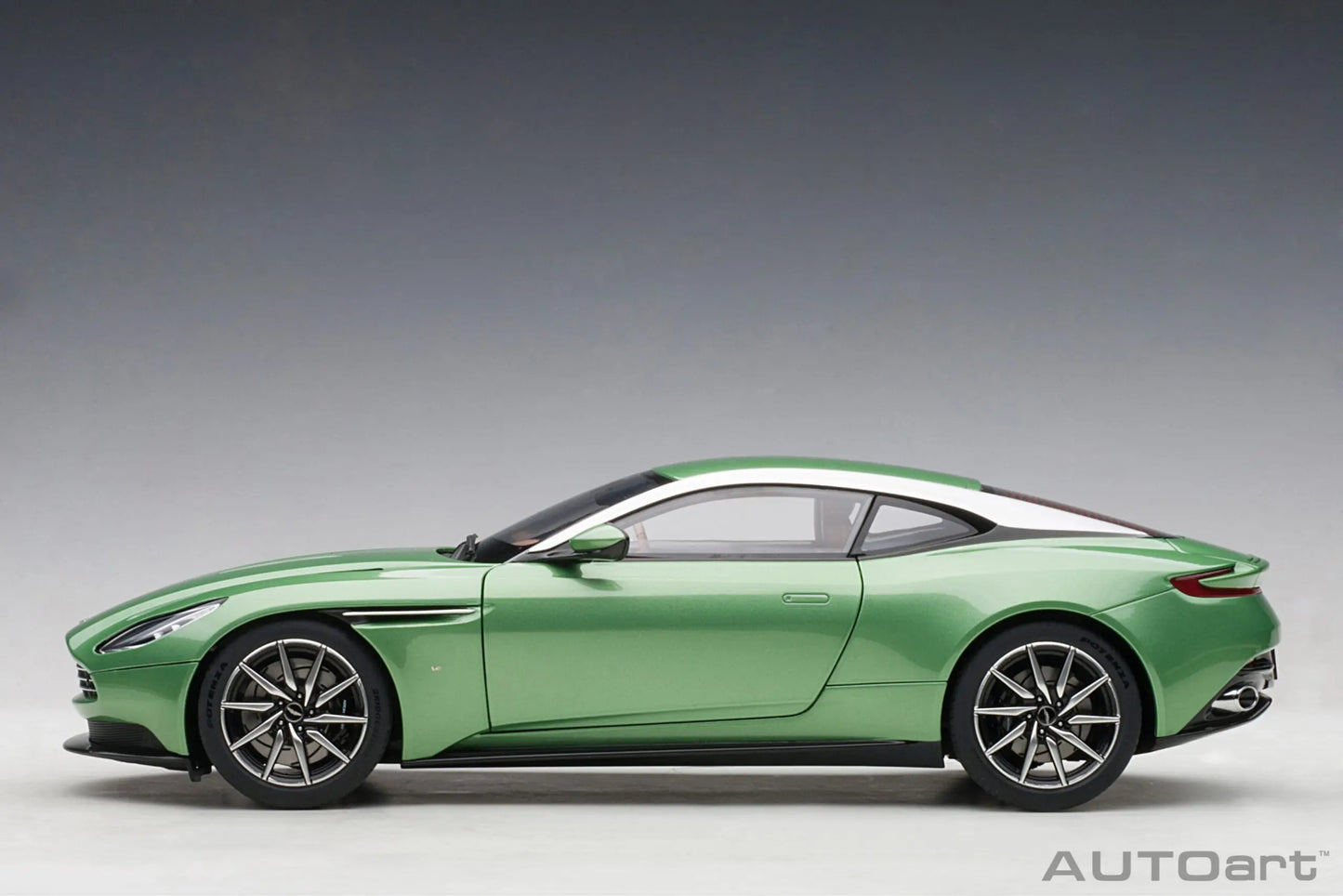 AUTOART New model 1/18 scale Aston Martin DB11  Sports car model Static display Collection Holiday gift