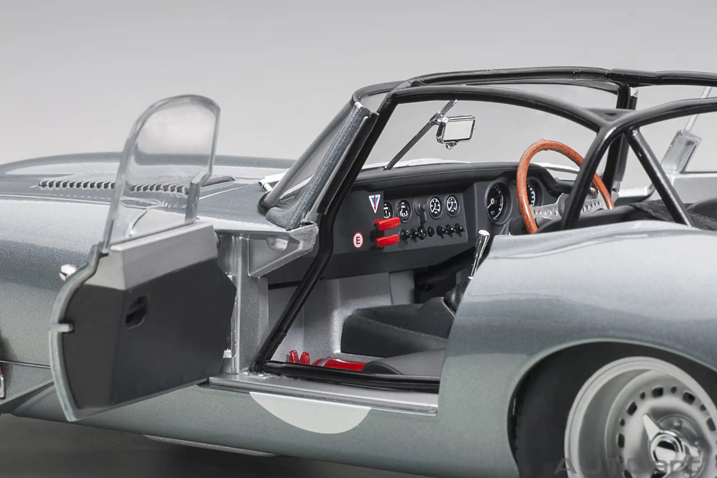 AUTOART  1:18  Jaguar Lightweight E-Type  Car model  Send to a friend Holiday gift Model collection