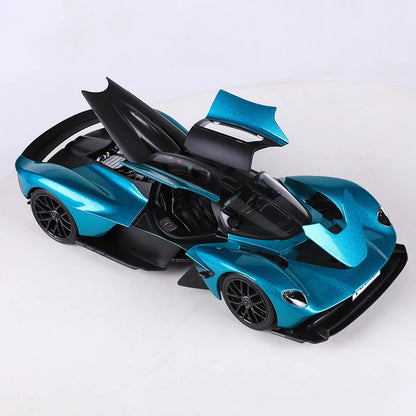 Maisto 1:18 2022 Valkyrie Green/Silver Alloy Model Car