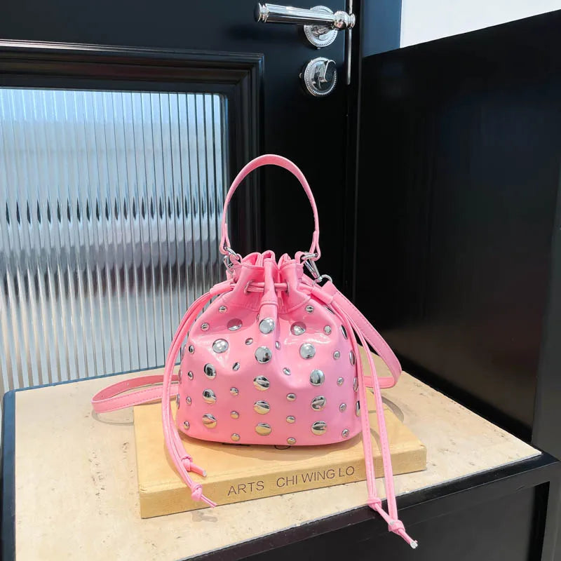New Solid PU Bucket Design Personality Retro Shoulder & Crossbody Bags 2026 Fashion Exquisite Rivets Stylish Handbags for Women