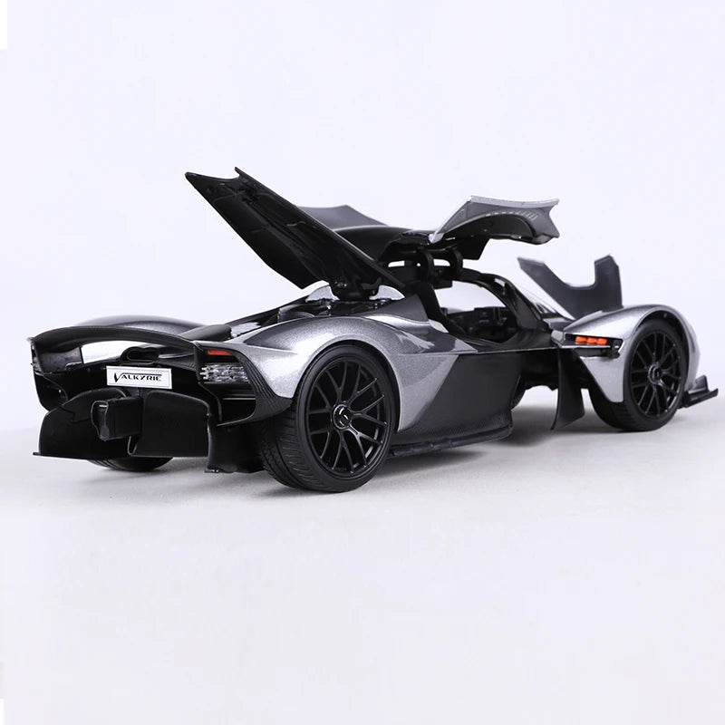 Maisto 1:18 2022 Valkyrie Green/Silver Alloy Model Car
