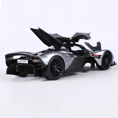 Maisto 1:18 2022 Valkyrie Green/Silver Alloy Model Car