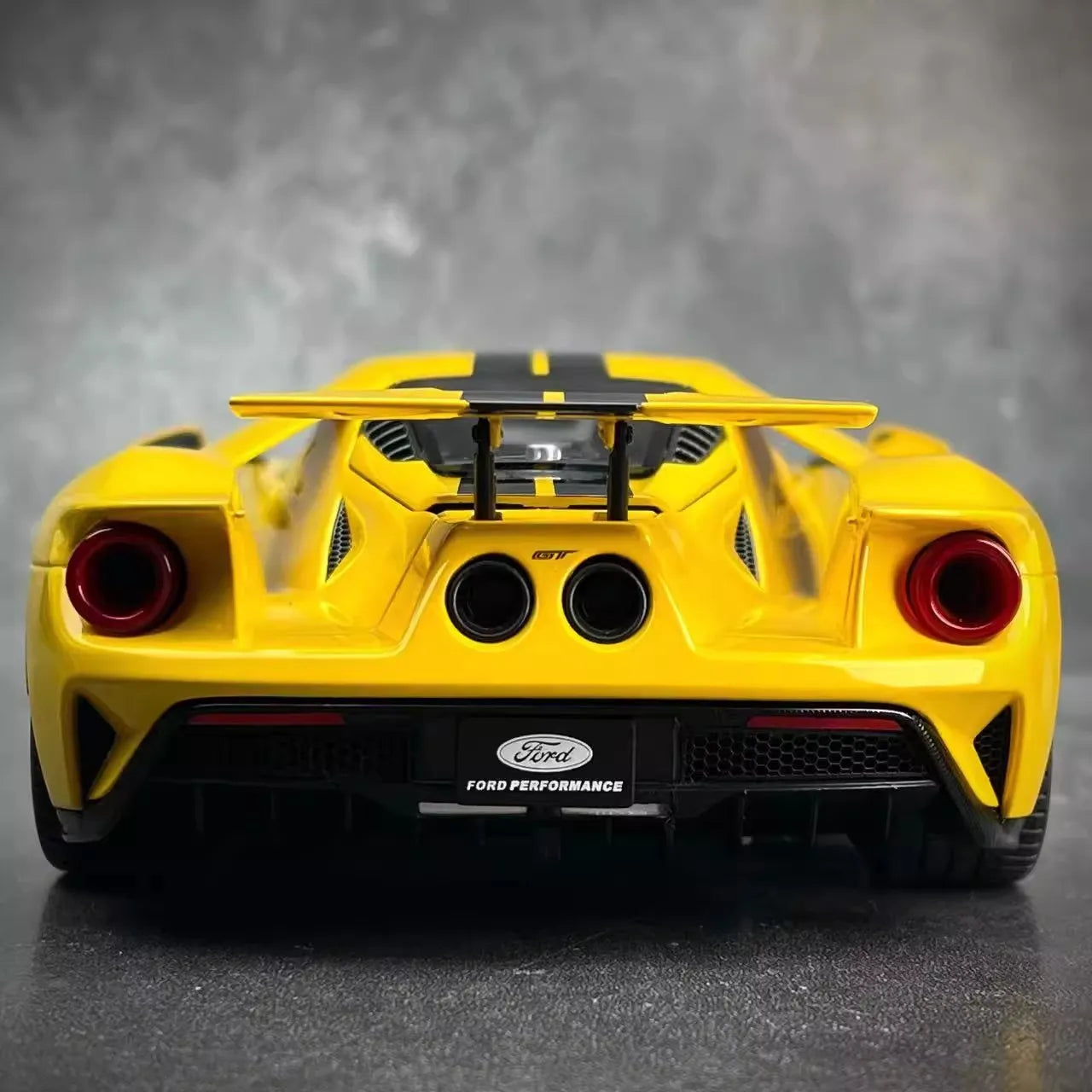 AUTOART 1:18 scale Ford GT ABS material Full Open car model Static Display Holiday gift collection Sports car model