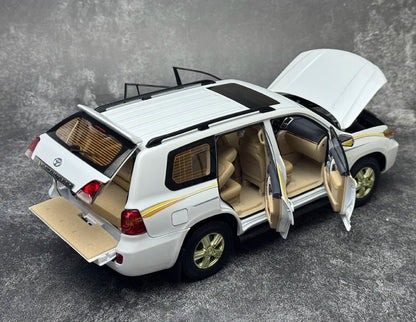 Car diecast model 1/18 LAND CRUISER 200 Green model static display holiday gift collection