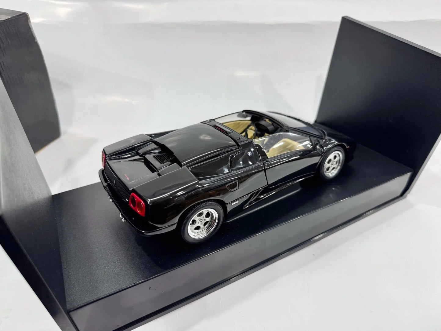 Autoart 1:18 Diablo VT Black Simulation Limited Edition All Open Alloy Metal Static Car Model Toy Gift