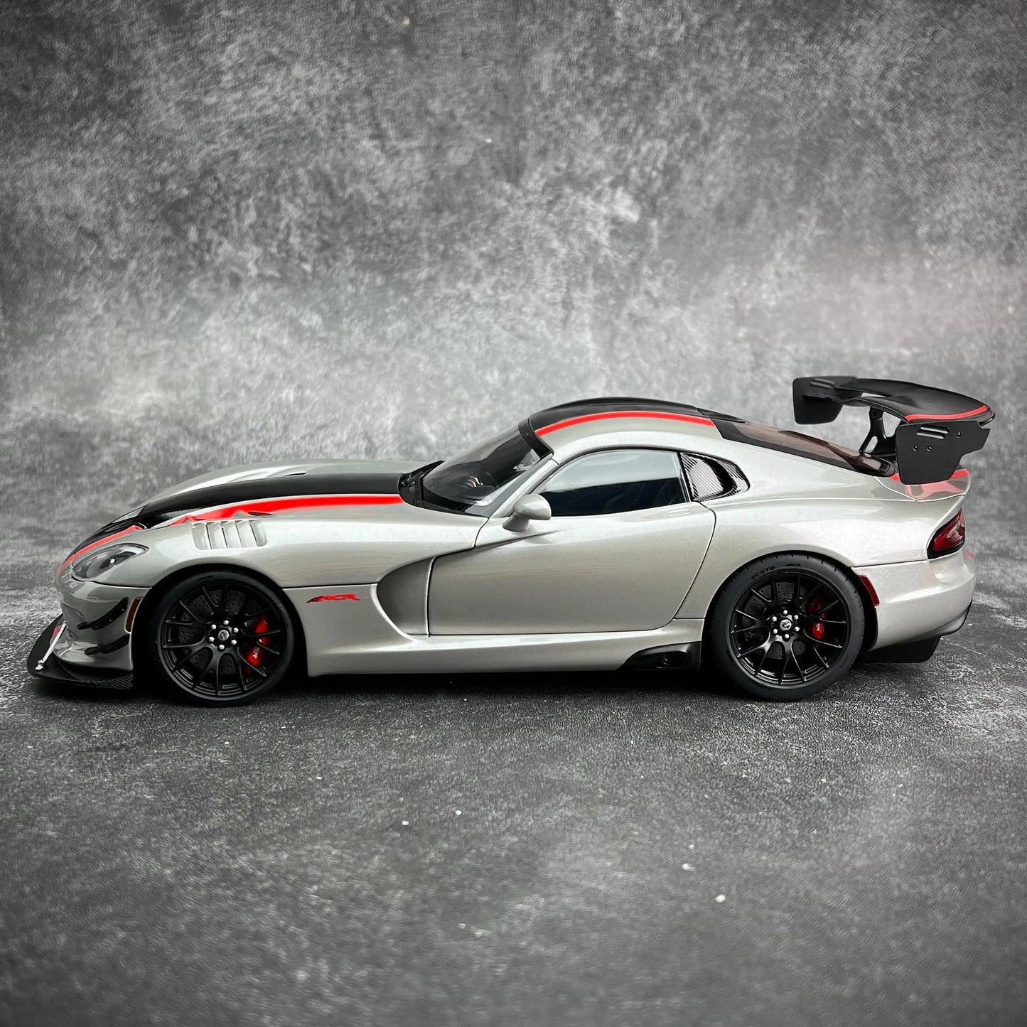AUTOART New 1/18 scale DODGE VIPER ACR 2017 car model Static display Collection Holiday gift
